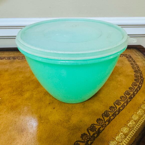 Vintage Tupperware Crisp It 679 Jadeite Green Lettuce Keeper Crisper w Lid - Picture 1 of 5